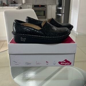 Alegria Debra Black Embossed Rose Shoe size 8 (38)
